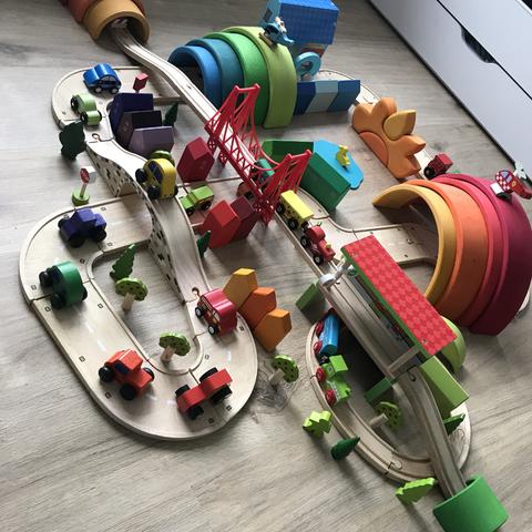 BIGJIGS Toys Circuit auto si feroviar (80 piese)